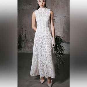 Elegant Lace Sleeveless White Dress